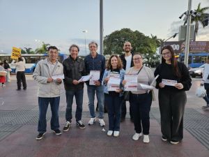 Presidente do SEEF participa de ação de distribuição de jornal da CUT-SC em Florianópolis