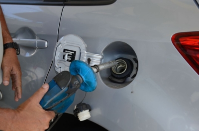 Preço da gasolina deve cair R$ 0,30 e gás de cozinha ficará R$ 15 mais barato