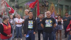 Trabalhadores se reúnem no Centro Leste em Florianópolis para ato show