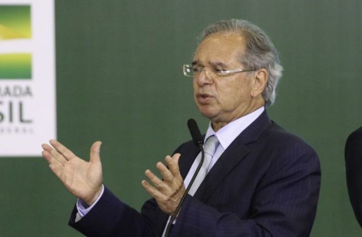 Guedes promete trazer de fora empresas de setores que ajudou a destruir no Brasil