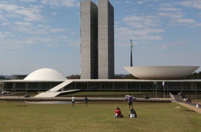 11 dos 16 deputados federais de SC votaram 100% contra os trabalhadores no mandato