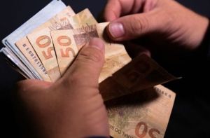 Pagamento do 13º salário injetará R$ 249,8 bilhões na economia do país em 2022