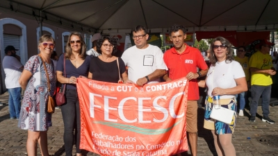 Dia do Trabalhador em Florianópolis é marcado por ato cultural das centrais