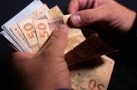 Pagamento do 13º salário injetará R$ 249,8 bilhões na economia do país em 2022