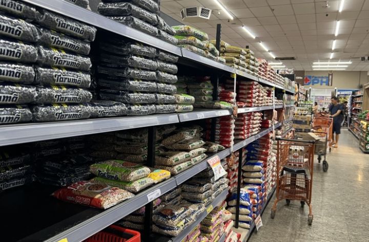 Preços dos alimentos sobem menos e inflação diminui em março em relação a fevereiro