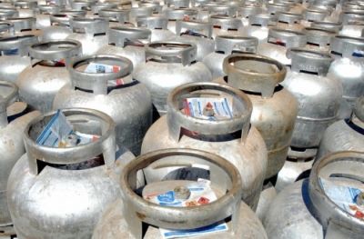 No bolso dos mais pobres: Bolsonaro corta subsídios ao gás de cozinha em vigor desde 2005